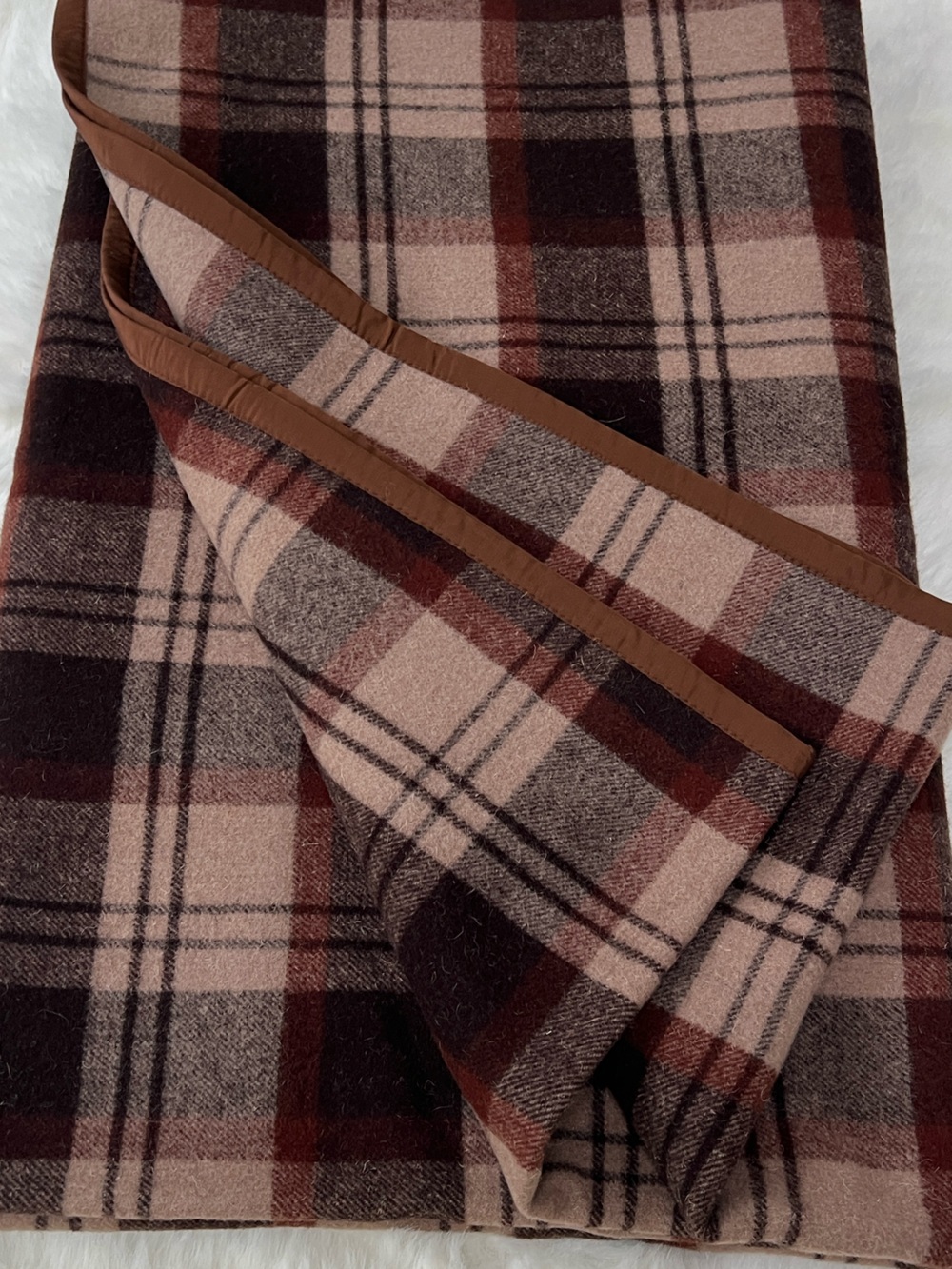 Vintage Wool Blanket Sleigh Made in the People’s Republic of china. Queen size